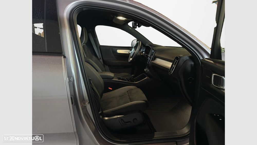 Volvo XC 40 2.0 B3 Plus Dark - 12