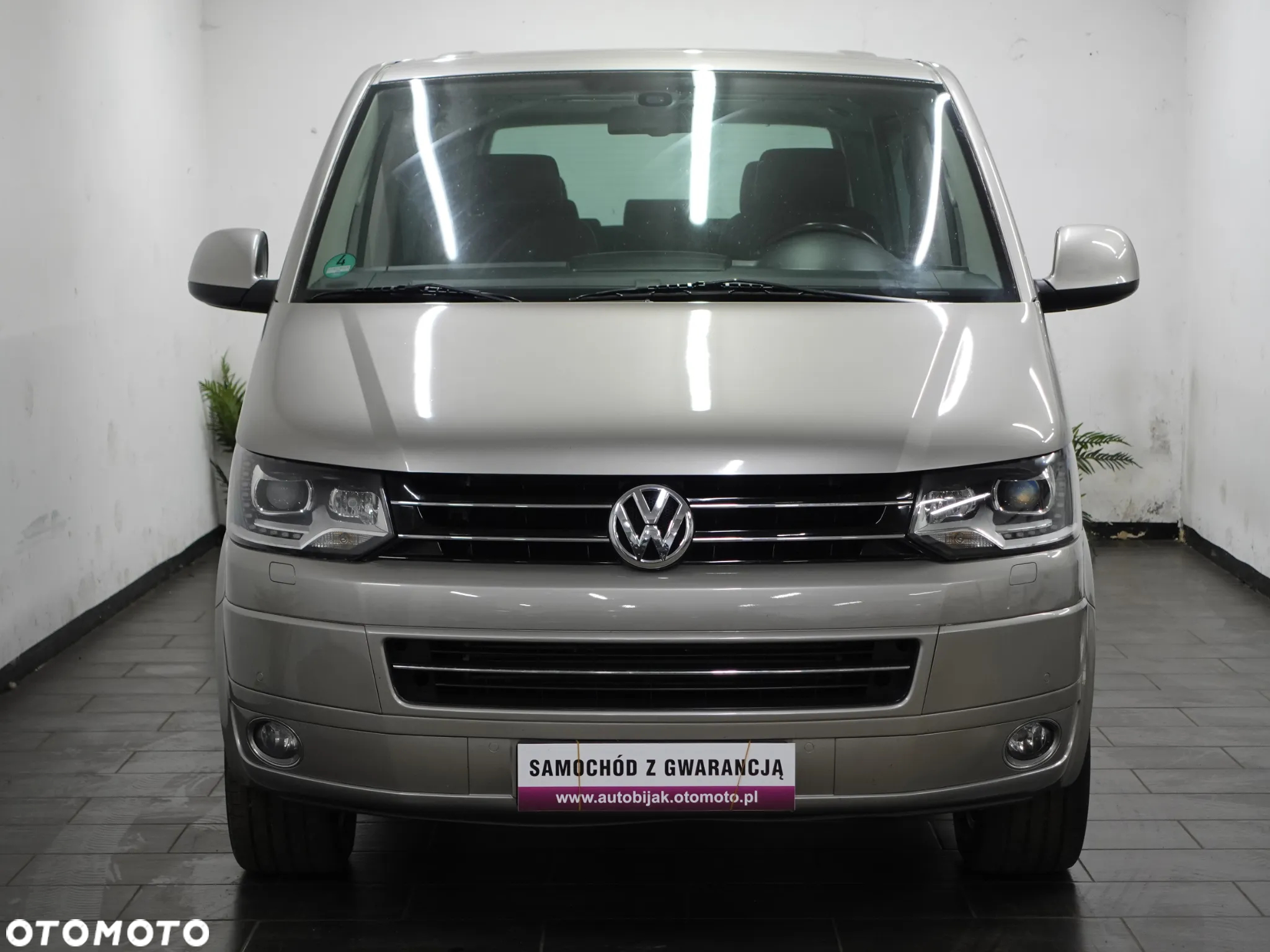 Volkswagen Multivan - 12