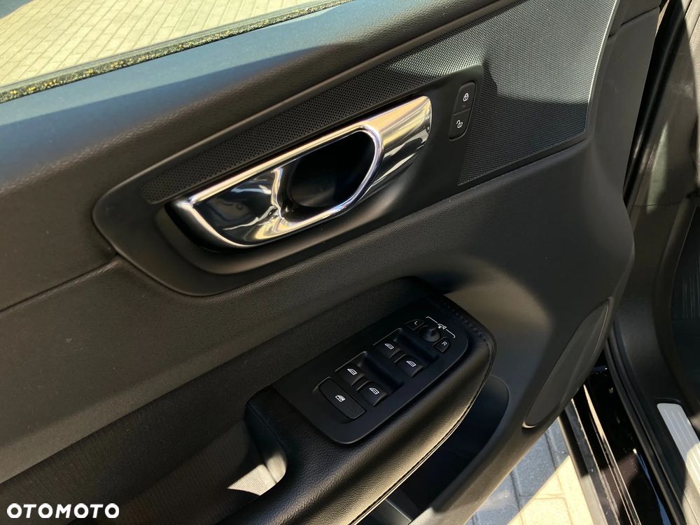 Volvo XC 60 D4 AWD Momentum - 29