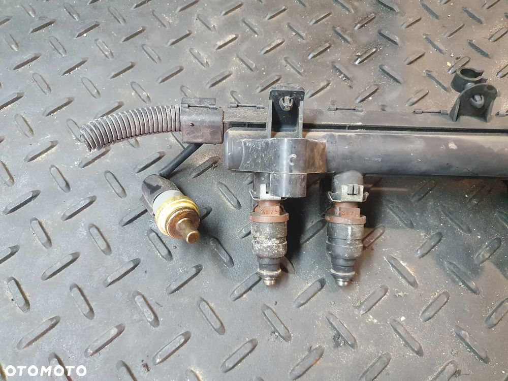 LISTWA WTRYSKOWA WTRYSKIWACZ SKODA FABIA I 1,4 MPI 5WS02620 - 2