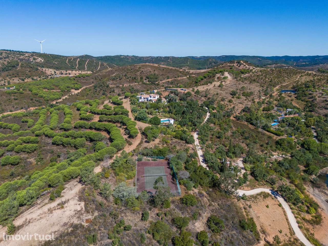 Refúgio de 17 Hectares com Villa de 4 Quartos e Chalé Independente - Grande imagem: 5/60