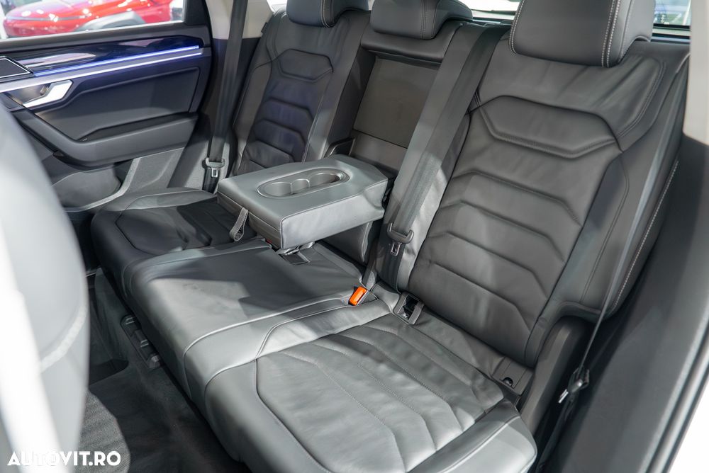 Volkswagen Touareg 3.0 V6 e-Hybrid 4Motion Aut. Elegance - 24