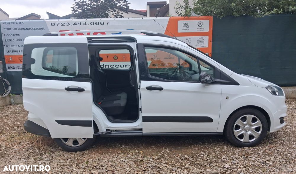 Ford Tourneo Courier 1.5 TDCi S&S Ambiente - 10