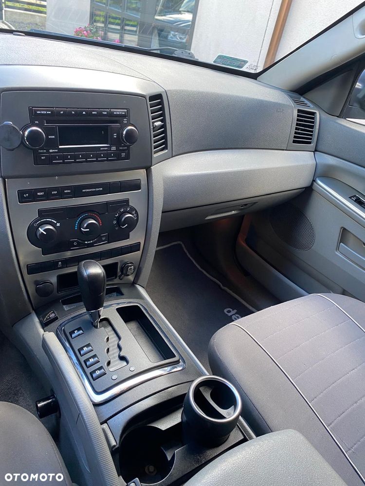 Jeep Grand Cherokee - 23
