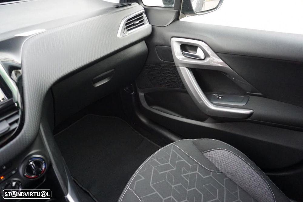 Peugeot 2008 1.6 BlueHDi Allure - 31