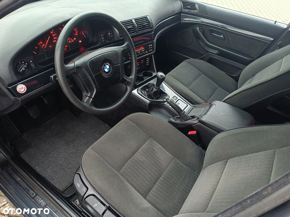 BMW Seria 5 523i - 23