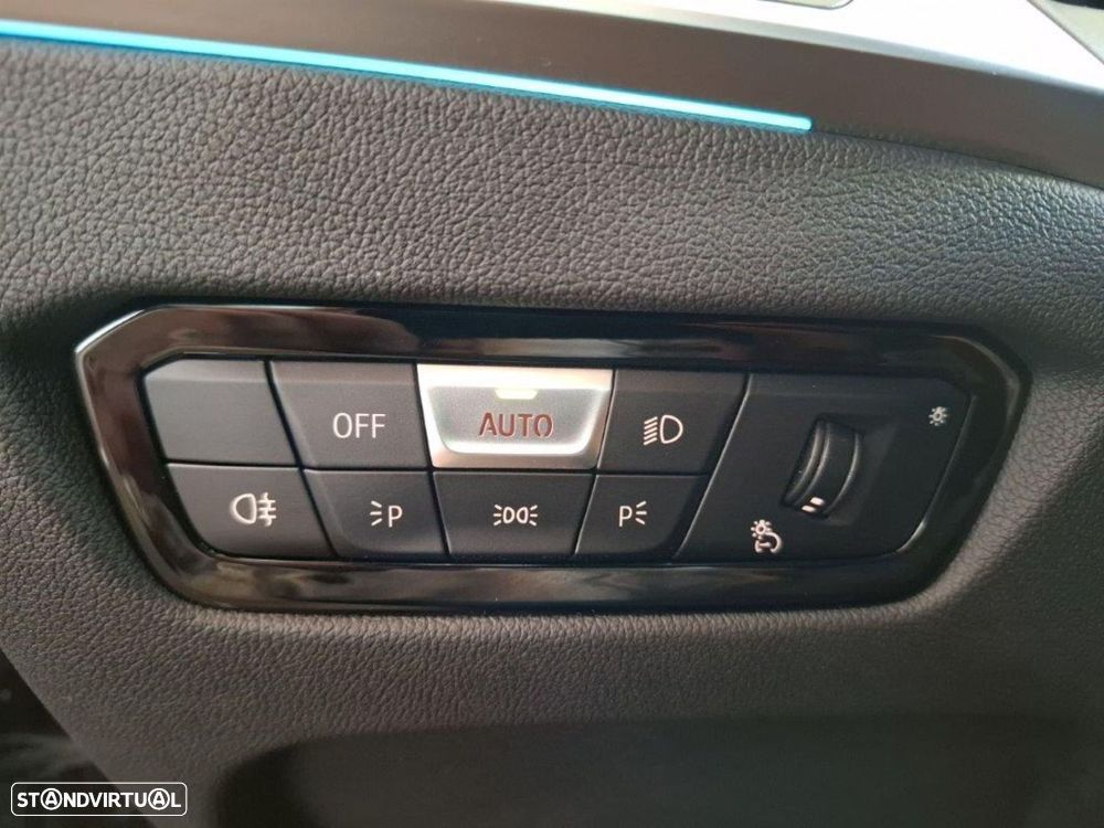 BMW 320 e Pack Desportivo M Auto - 19