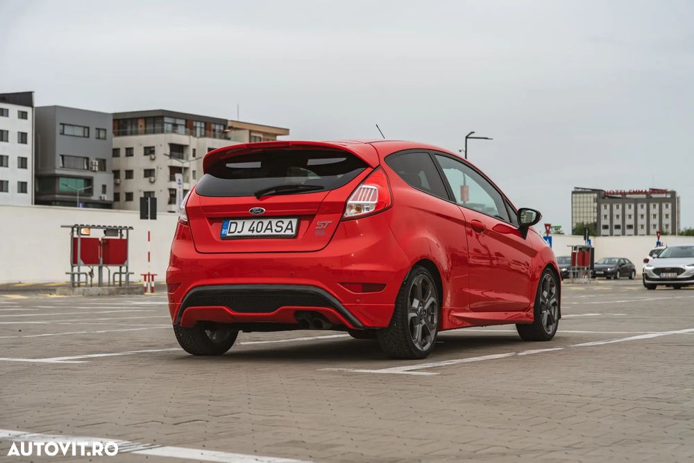 Ford Fiesta 1.6 ST - 18