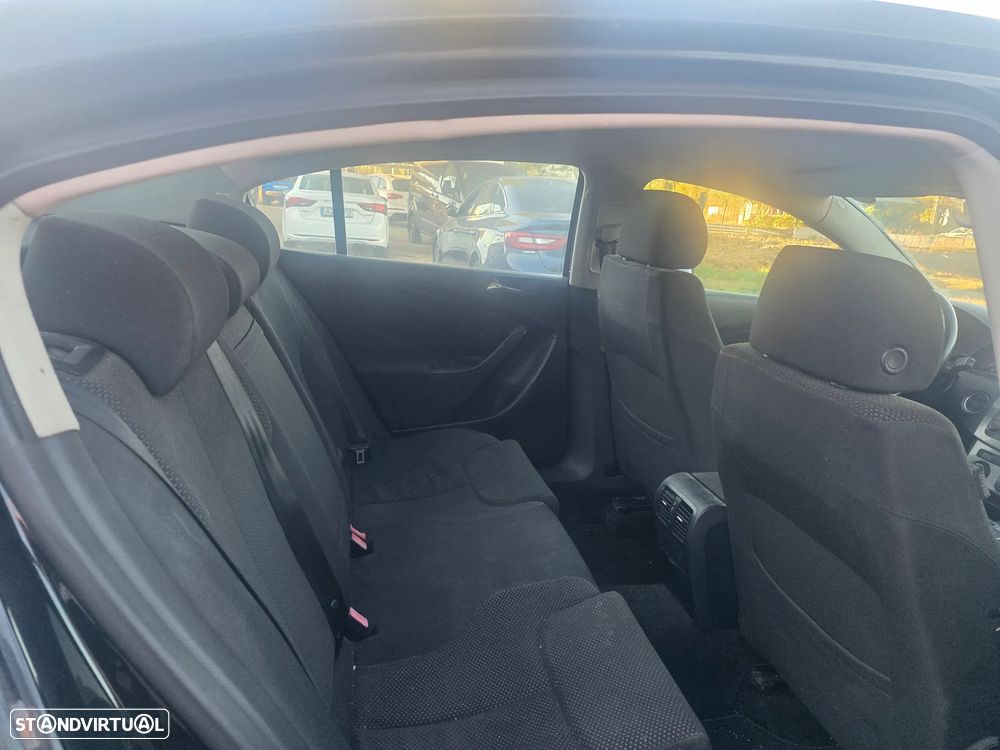VW Passat 2.0 TDI Confortline - 6