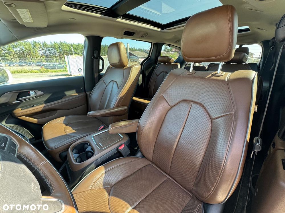 Chrysler Pacifica - 12