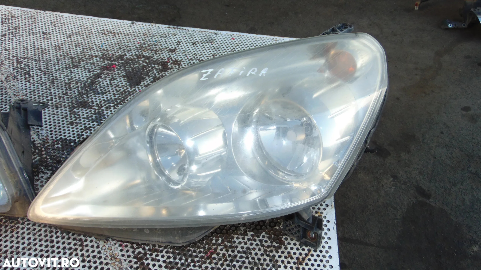 Faruri Opel Zafira B an 2008 motor 1.9 diesel, cod 13260845RH - 3
