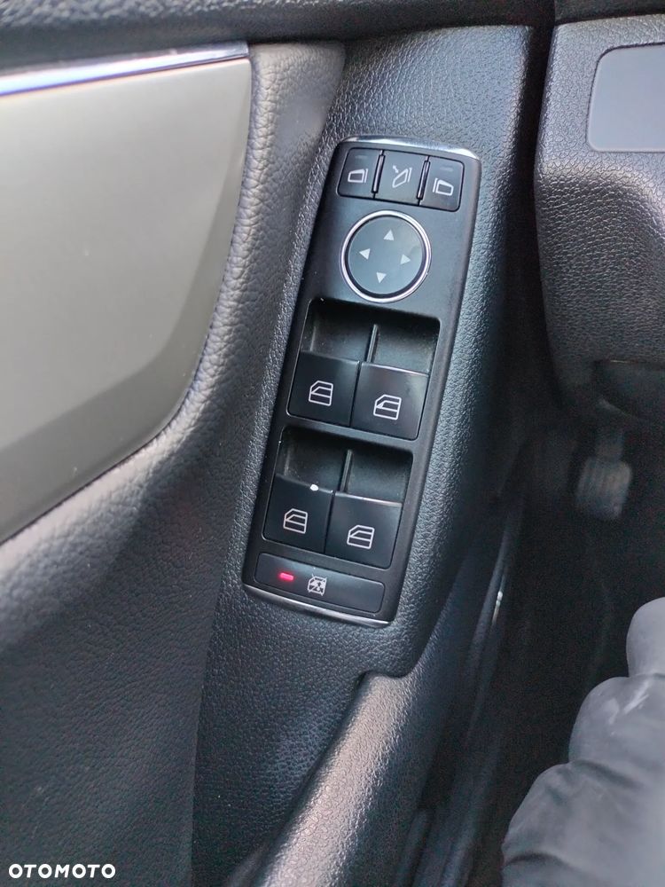 Mercedes-Benz Klasa C 180 Kompressor BlueEFFICIENCY Elegance - 15