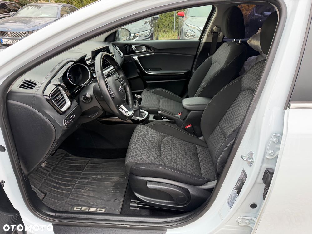 Kia Ceed 1.4 T-GDI OPF Vision - 29