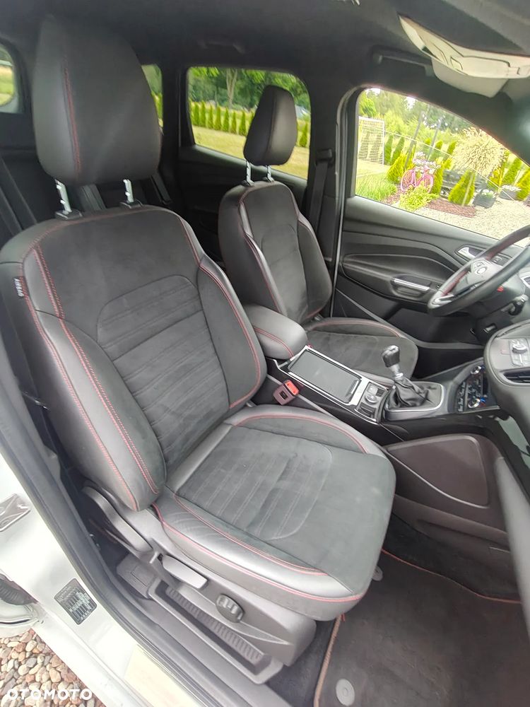 Ford Kuga 1.5 EcoBoost 2x4 ST-Line - 11