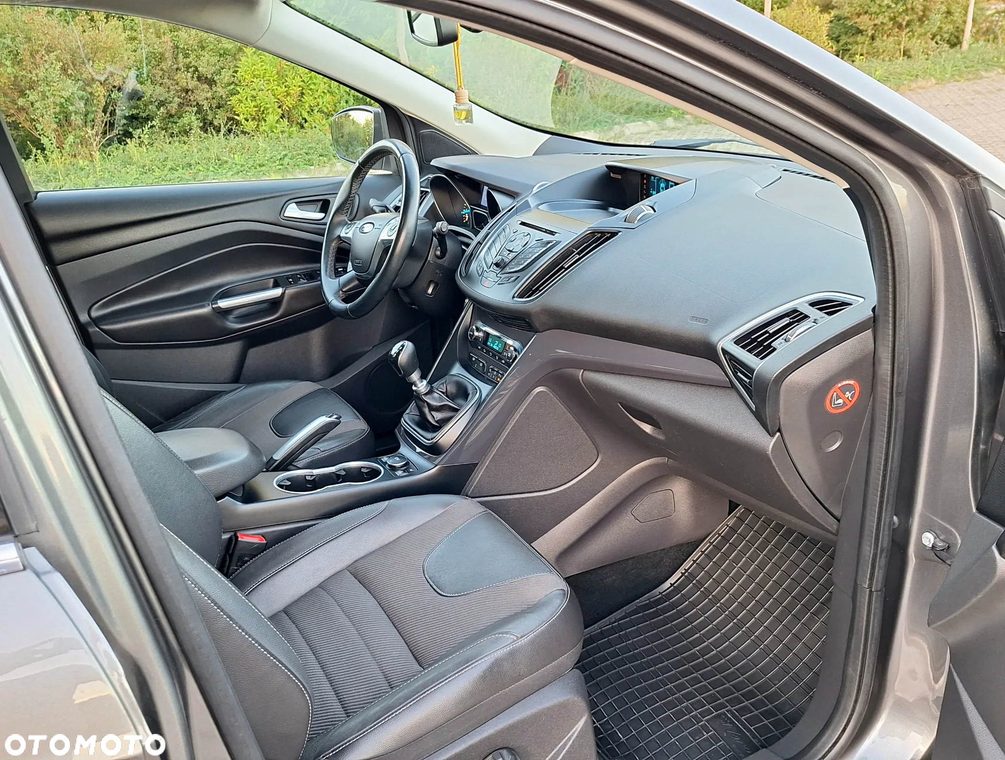 Ford Kuga 1.6 EcoBoost 2x4 Titanium - 14