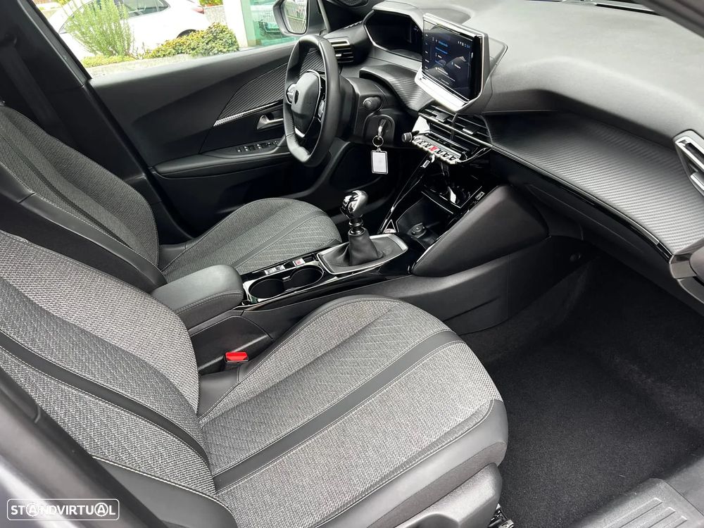 Peugeot 2008 1.2 PureTech Allure - 17