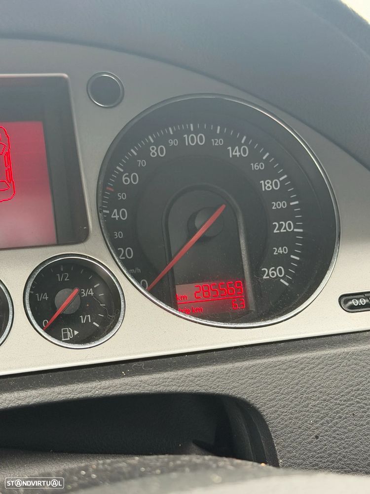 VW Passat Variant 2.0 TDi Sp R-Li DSG - 5