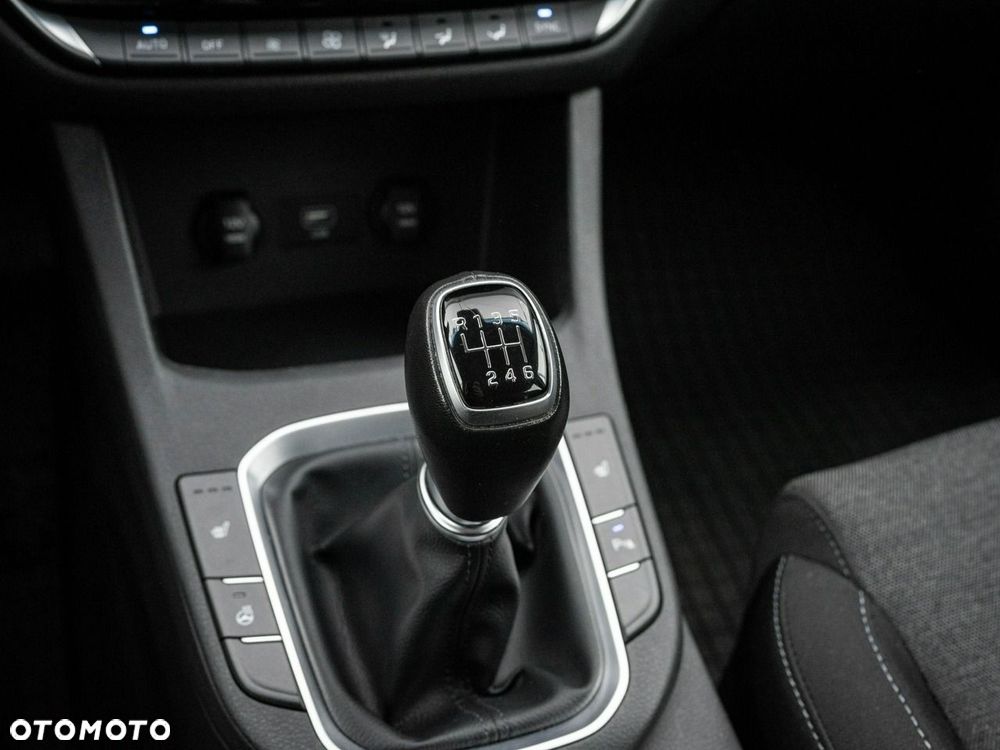 Hyundai i30 1.5 DPI Smart - 16