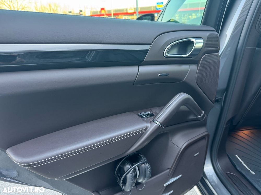 Porsche Cayenne Tiptronic S - 27