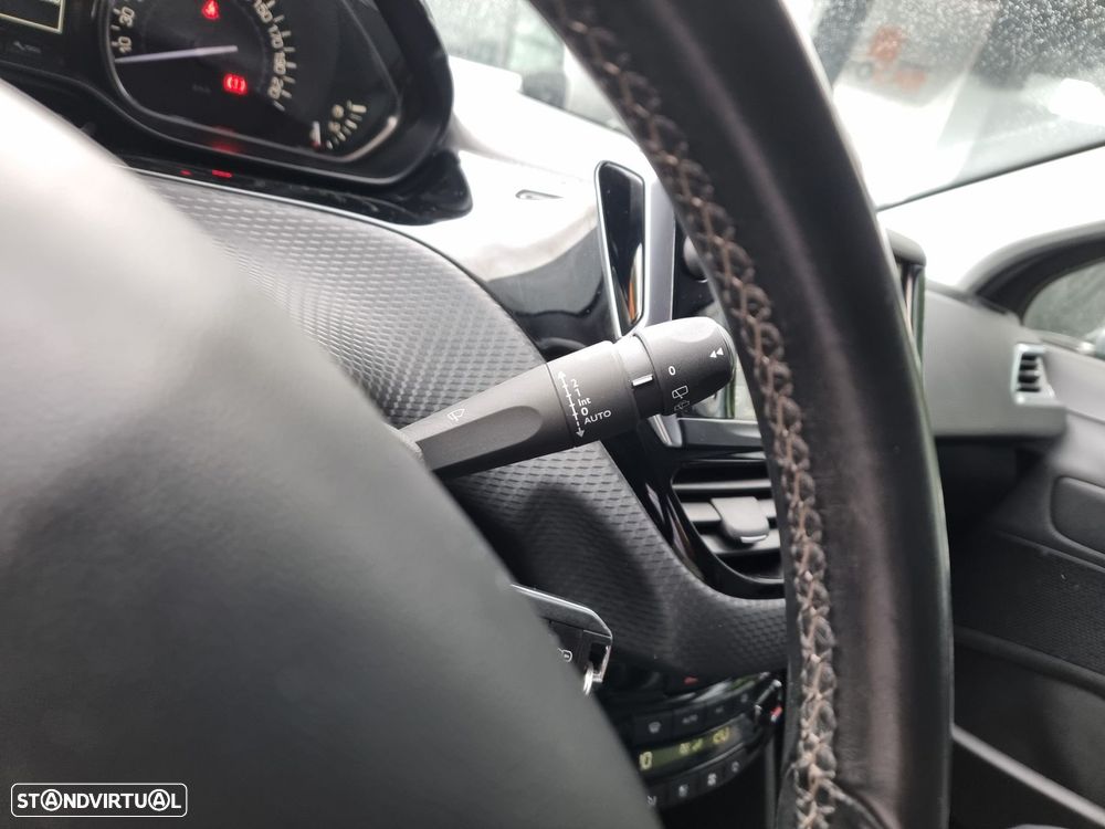 Peugeot 2008 1.2 PureTech Allure - 16
