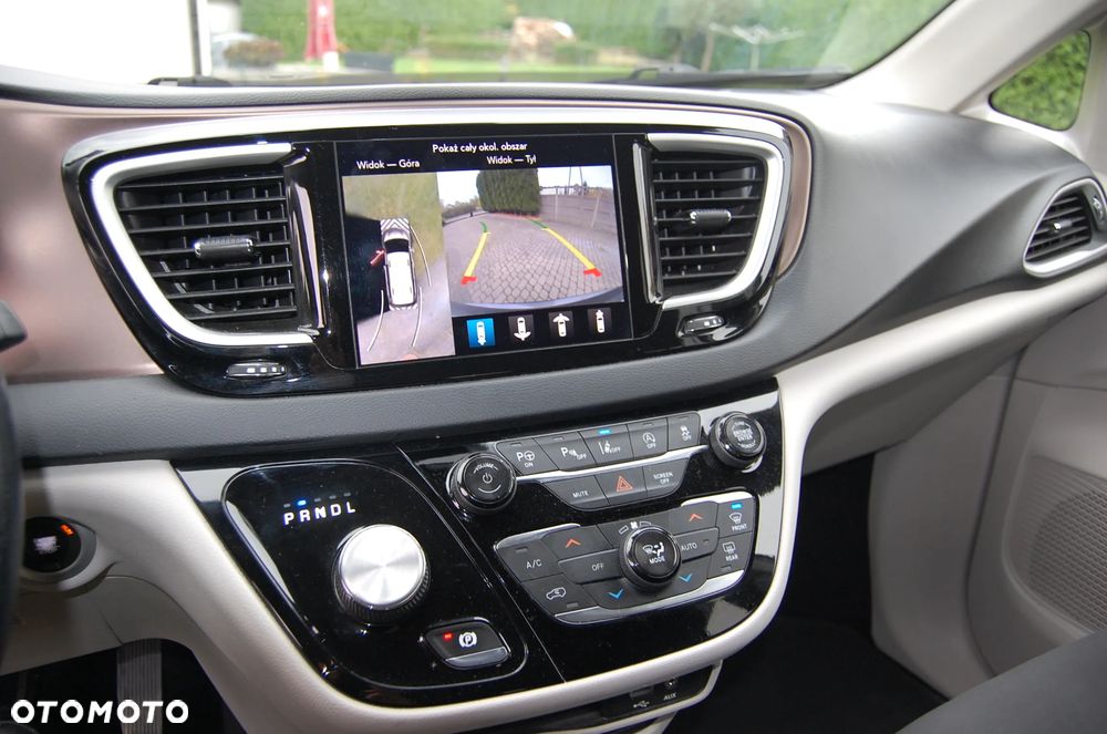 Chrysler Pacifica - 9