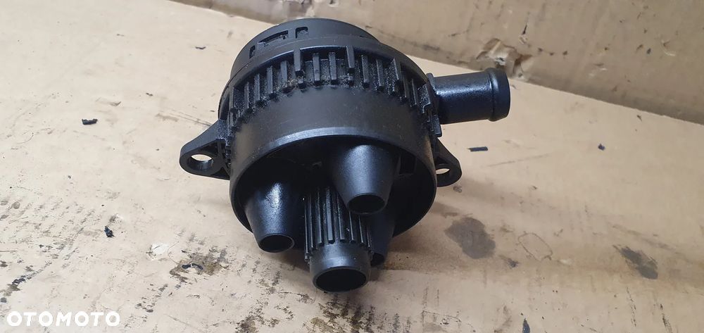 Odma separator oleju Audi A6 C6 2.7 TDI 057103495L - 3