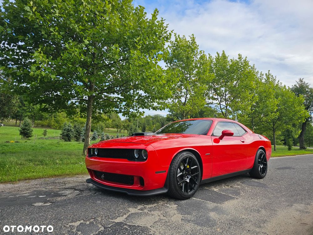 Dodge Challenger - 1