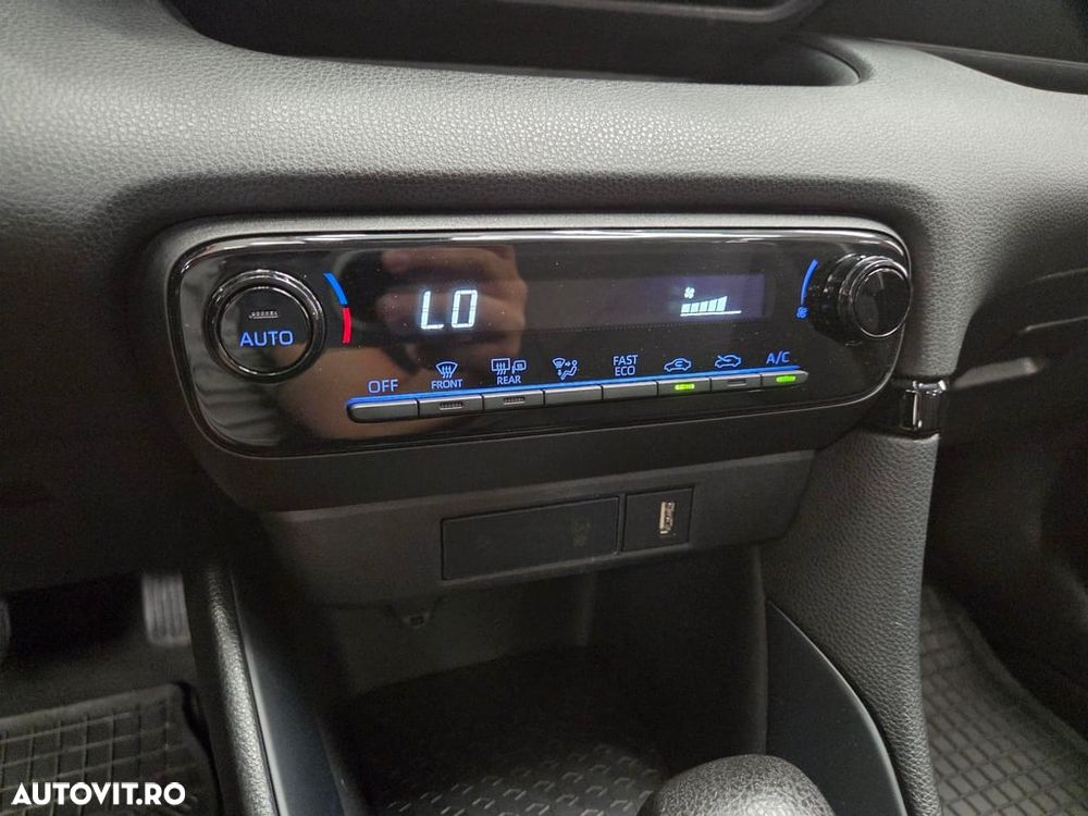 Toyota Yaris 1.5 VVT-i HSD Exclusive Style - 11