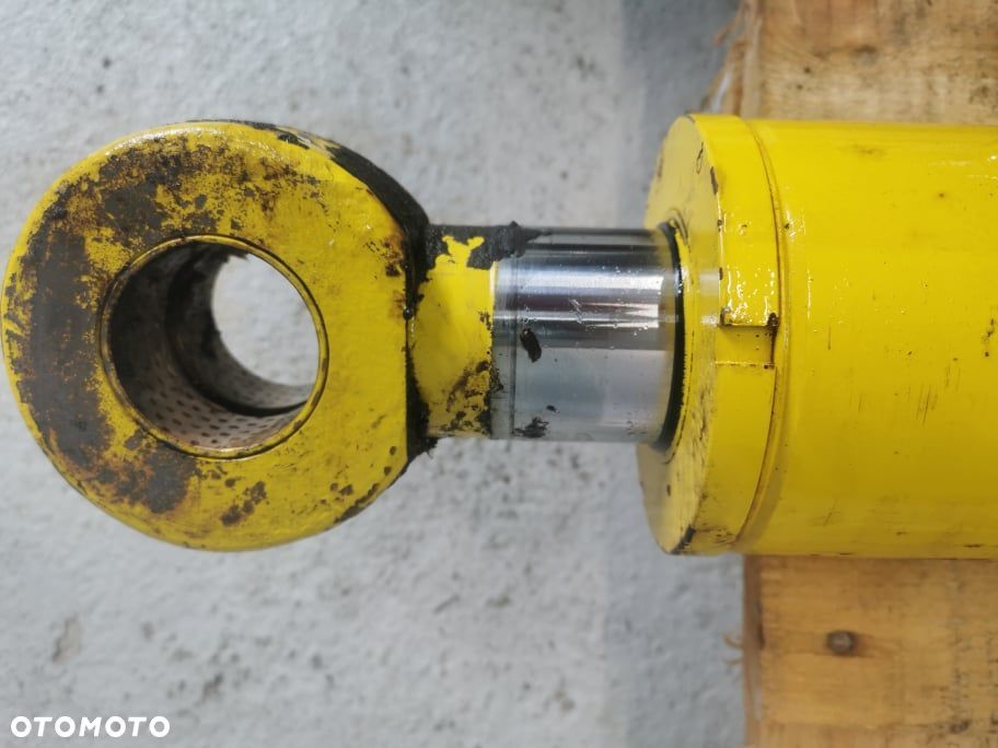 Cylinder hydrauliczny podnoszenia teleskopa Manitou MLT 523 - 4