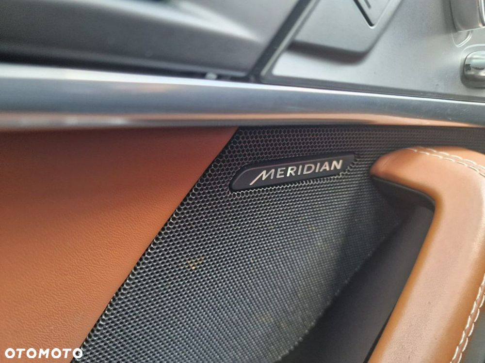 Jaguar F-Type 2.0 Turbo Chequered Flag - 12