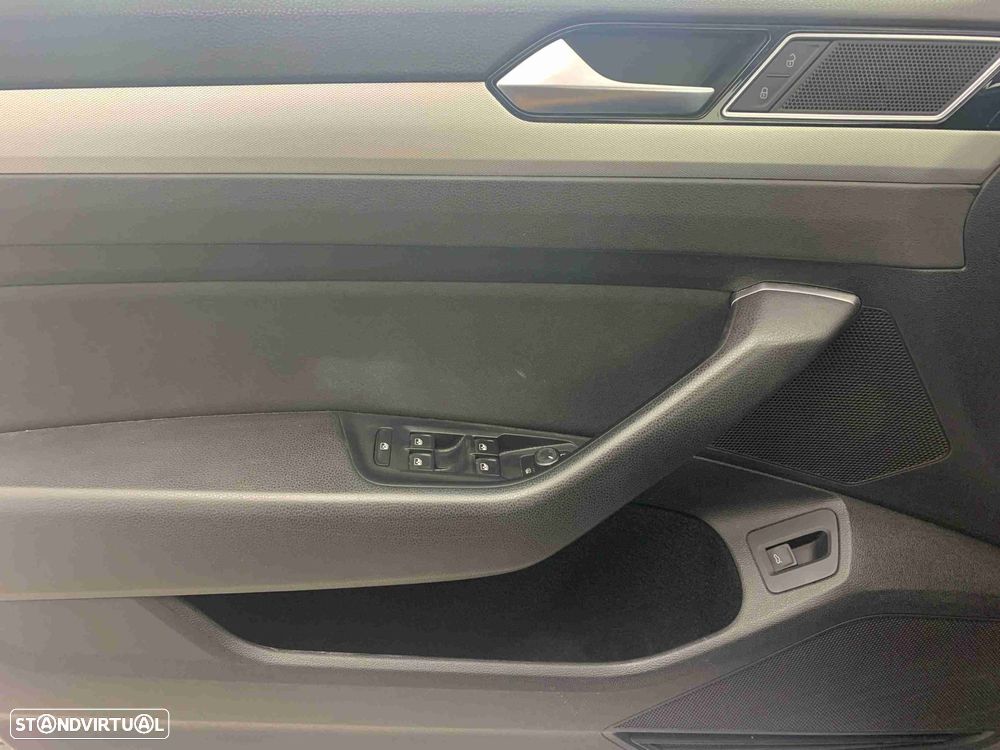 VW Passat Variant 1.6 TDI Confortline - 15