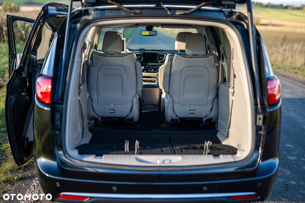 Chrysler Pacifica - 16