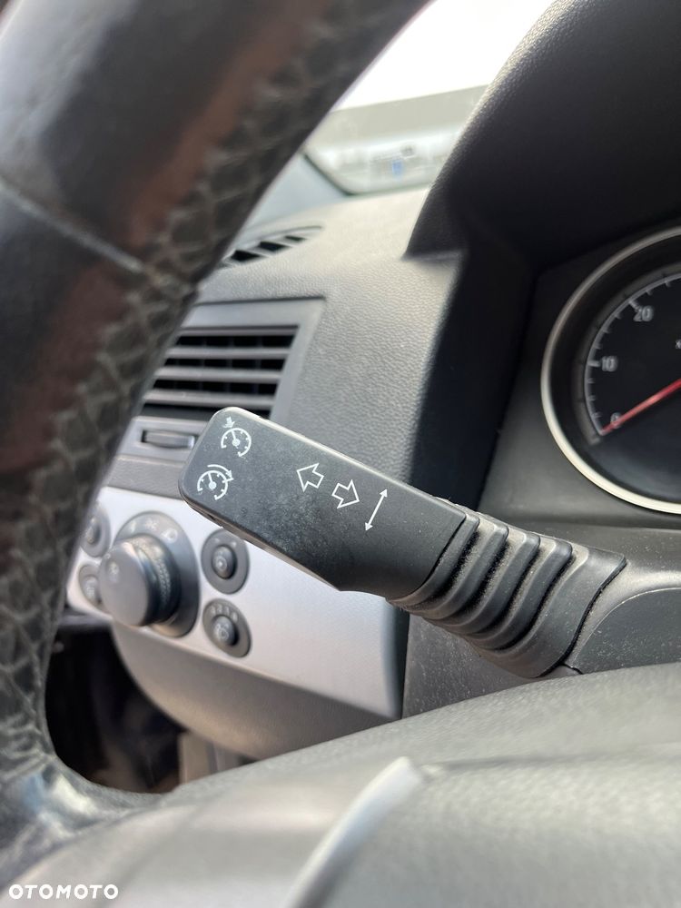 Opel Astra III 1.9 CDTI Cosmo - 34