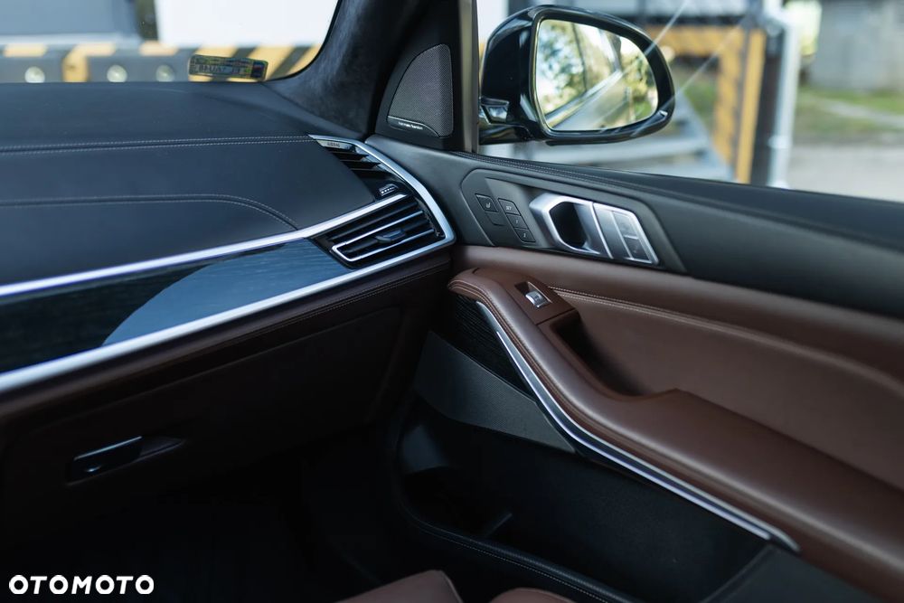 BMW X7 M50i sport - 22