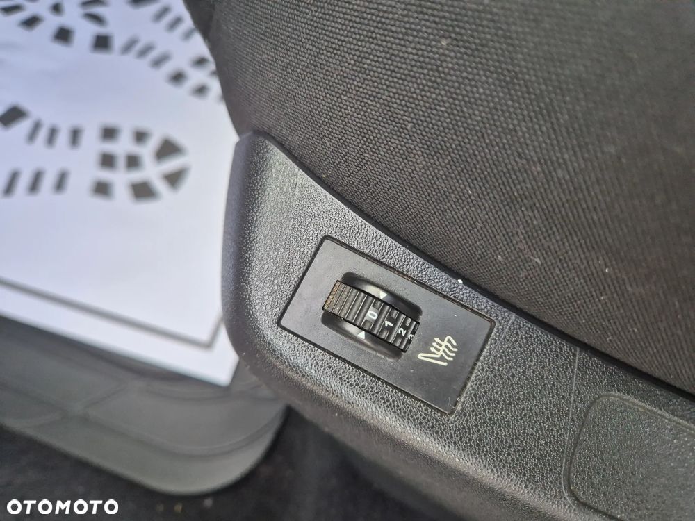 Citroën C4 e-HDi 115 Exclusive - 23