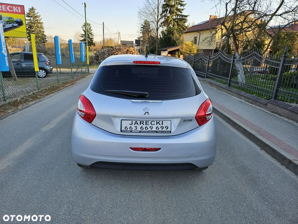 Peugeot 208 - 5