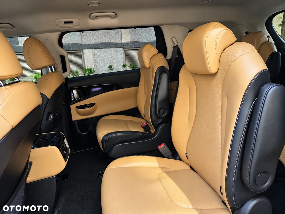 Kia Carnival - 9