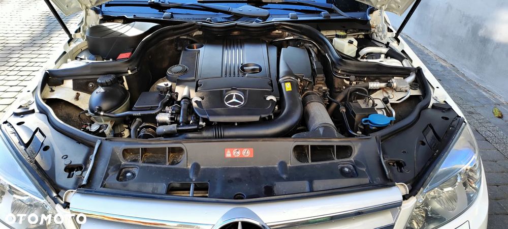 Mercedes-Benz Klasa C 180 CGI Automatik BlueEFFICIENCY Avantgarde - 26