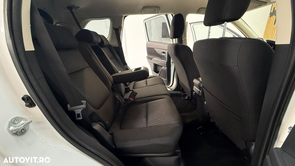 Mitsubishi Outlander - 30