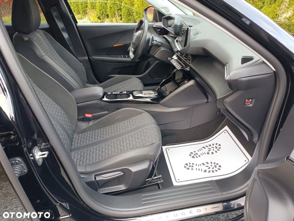 Peugeot 2008 PureTech 130 EAT8 GT - 31