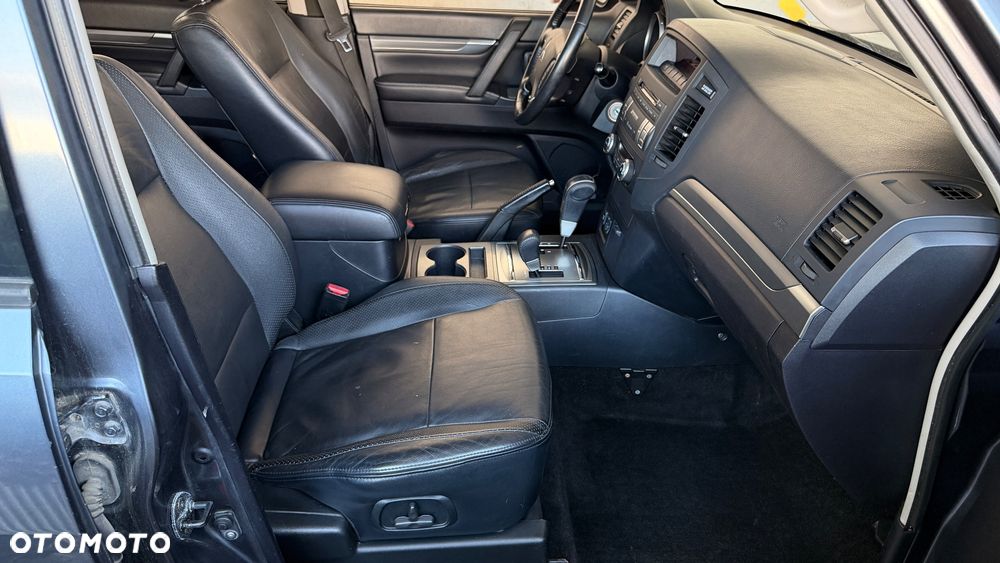 Mitsubishi Pajero 3.8 V6 Instyle - 8