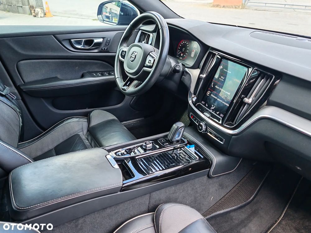 Volvo V60 T8 AWD Plug-In Hybrid R-Design - 20