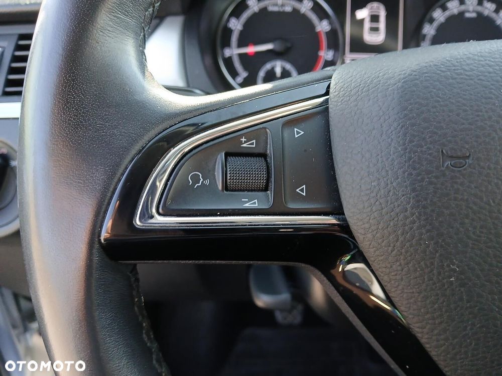 Skoda RAPID 1.0 TSI Ambition - 27