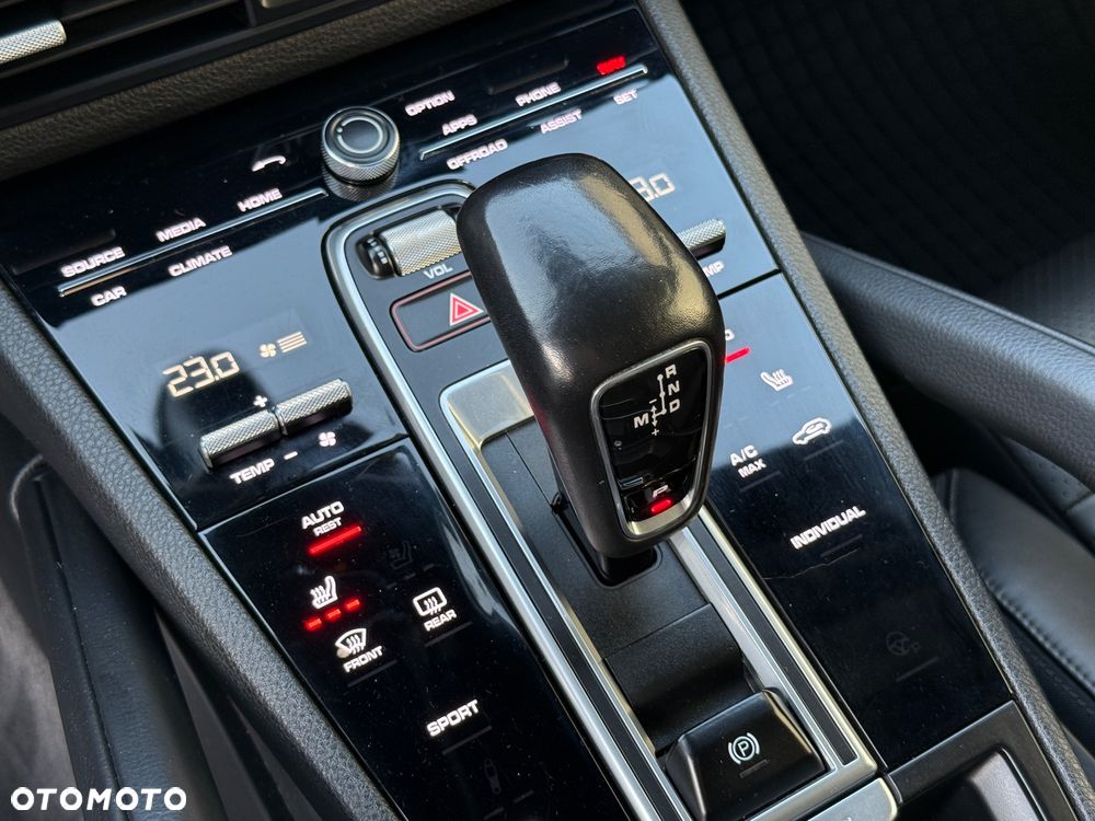 Porsche Cayenne Platinum Edition - 19