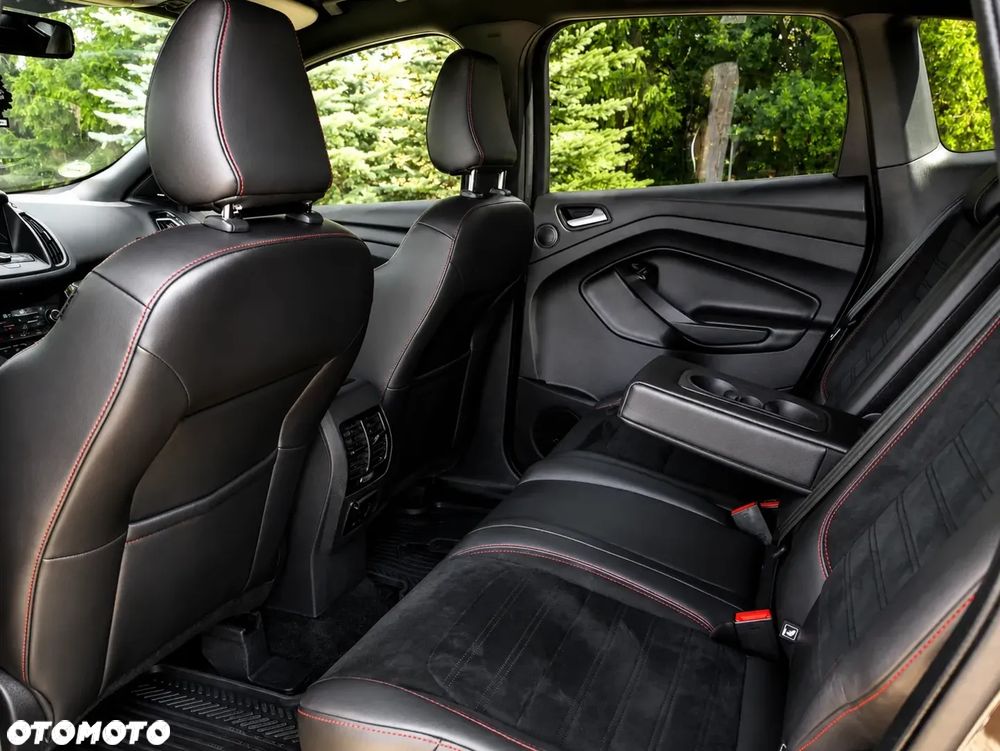 Ford Kuga 1.5 EcoBoost 2x4 ST-Line - 10
