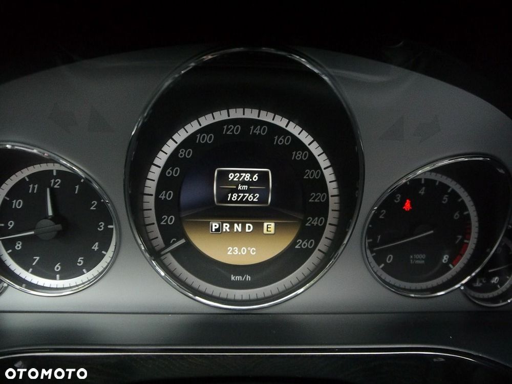 Mercedes-Benz Klasa E 200 CGI BlueEFFICIENCY 7G-TRONIC Avantgarde - 22