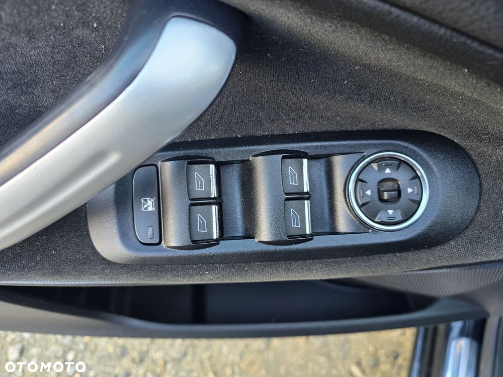 Ford Galaxy 2.0 TDCi Ghia - 21