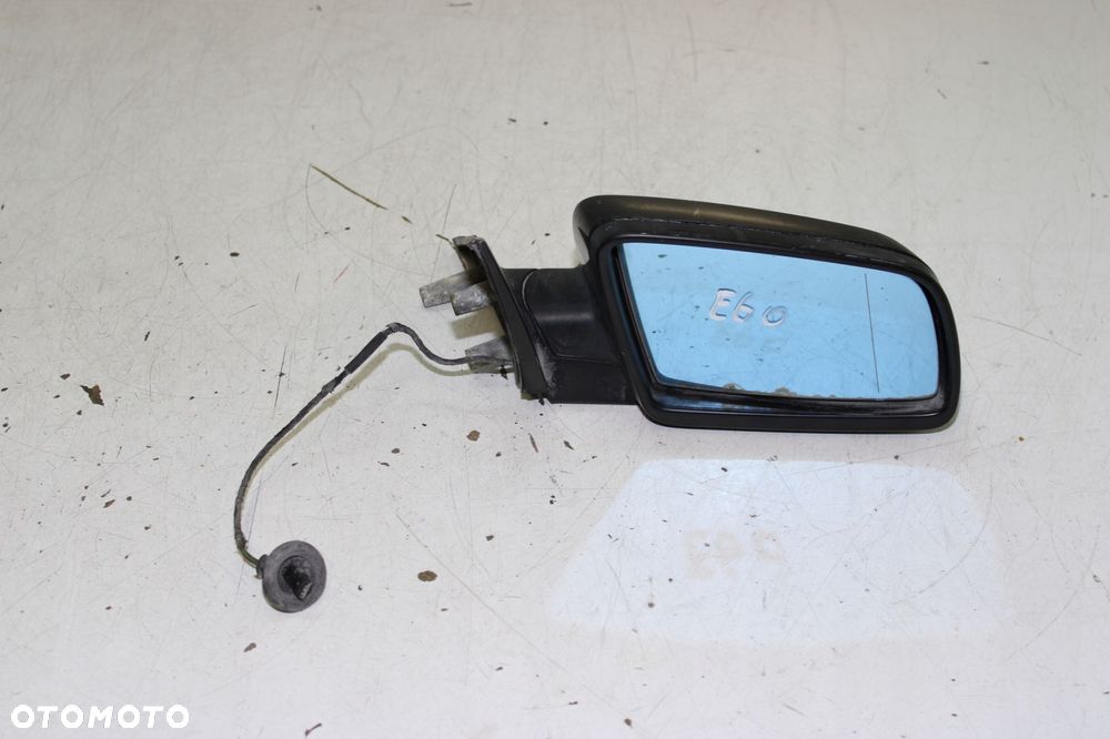 BMW E60 E61 LUSTERKO PRAWE 3-PIN EU - 2