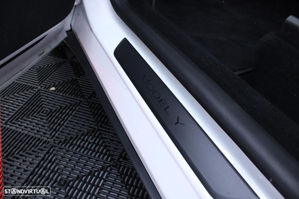 Tesla Model Y Standard - 12