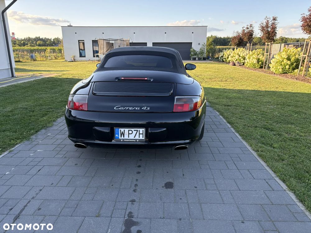 Porsche 911 Carrera 4 - 4